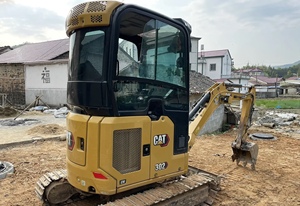 Mini-excavatrice CAT 302 d'occasion, très demandée, peu d'heures de fonctionnement, en stock, expédition directe à bas prix, à vendre. - Product Image 6