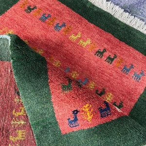 Alfombra de Lana Anudada a Mano al por Mayor de Fábrica, Color Rojo Óxido con Borde Verde Oscuro, Patrón de Ciervo para Decoración de Pisos, 82*128cm - Product Image 4