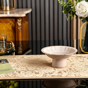 Assiette à dîner classique en céramique beige avec gravure florale, bord doré, ronde, passe au lave-vaisselle, pour usage quotidien - Product Image 2