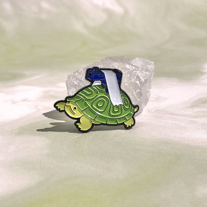 Divertidos broches de esmalte de tortuga personalizados con tortuga con pistola, insignias de solapa, joyería de animales, regalo para niños y amigos - Product Image 4