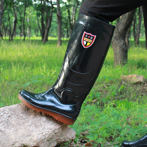 Botas de lluvia de goma extra altas de 45 cm para hombre, antideslizantes, resistentes al desgaste, impermeables, para trabajo, color negro sólido, sin cordones, tacón bajo - Product Image 4