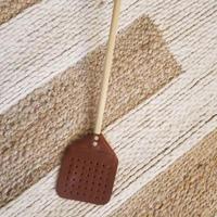 Raquette anti-moustiques portable en cuir avec manche en bois pour camping en extérieur, utilisation murale ou suspendue en tente - Tueur de moustiques, cafards/fourmis
