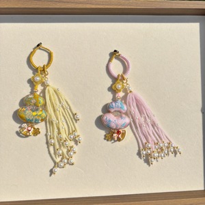 Pendentif de sac ou de voiture en tissu brodé double face de style chinois, motif gourde, en brocart Song, représentant un patrimoine culturel immatériel fini - Product Image 5