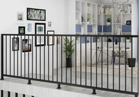 Clôtures métalliques d'intérieur, balustrades de balcon, clôtures en fer forgé aux designs modernes