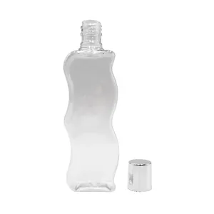 Chai nhựa hình con rắn dùng làm chai nước hoa có chứa dầu gội và sữa tắm