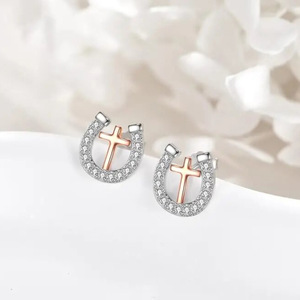 Eleganti Orecchini a Perno con Zirconi Bicolore a Forma di Ferro di Cavallo, Gioielli di Lusso Minimalisti per Donna, Uso Quotidiano, Regalo Chic - Product Image 4