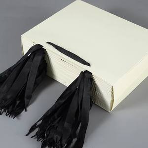 Sacs cadeaux écologiques de luxe imperméables beiges personnalisés avec ruban et logo imprimé, 100 pièces, petits sacs en carton pour bougies - Product Image 2