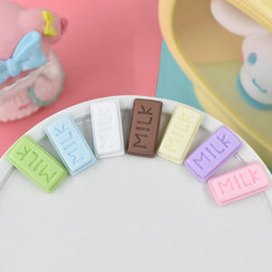 Cabujón de resina de chocolate con leche de colores, de base plana, superventas, para accesorios de bricolaje de comida de casa de muñecas y álbumes de recortes - Product Image 1