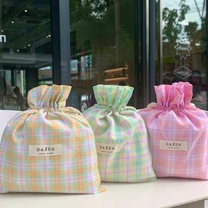 Sac à cordon personnalisé en toile de coton à carreaux colorés, petit sac de rangement recyclé pour les voyages, idéal pour la promotion - Product Image 5