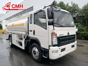 Camion-citerne SINOTRUK HOWO de haute qualité 4*2 avec réservoir de 10m³, 2 compartiments et buse de remplissage/distributeur de carburant, <span class=keywords><strong>prix</strong></span> bas à vendre. - Product Image 4