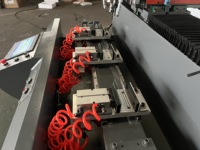 Machine de fraisage CNC Z-800 à course de 800 mm, haute efficacité, 380V 3.7kW, avec contrôleur PLC, pour la fabrication de profilés de fenêtres, de portes et de murs rideaux