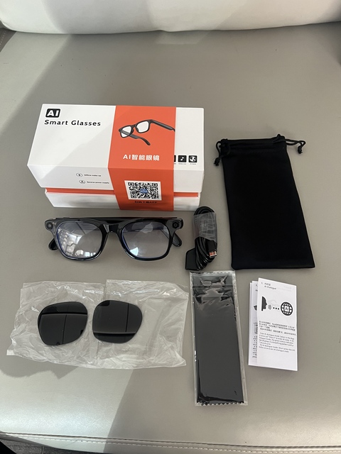 HH502 Smart Sunglasses with Camera 12 Megapixels Audio AI Translator and Video Recording Function WIFI Connectivity Eye Glasses