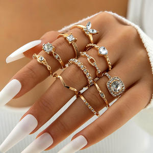 Elegante Juego de Anillos de Piedras Preciosas Chapados en Oro para Mujer, Diseño de Corazón, Mariposa y Gota de Agua, Estilo Simple y Versátil para Oficina/Trabajo - Product Image 1