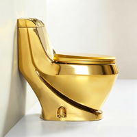 WC monobloc en céramique dorée au design moderne, à double chasse, avec siphon en P