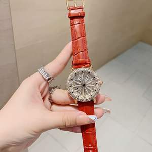 Reloj <span class=keywords><strong>de</strong></span> lujo para mujer con cristales Daisy |   Logotipo Personalizado Disponible |   Directo <span class=keywords><strong>de</strong></span> Fábrica <span class=keywords><strong>de</strong></span> VVS/PPF/C |   Reloj <span class=keywords><strong>de</strong></span> pulsera <span class=keywords><strong>de</strong></span> cuarzo para fiesta - Product Image 2