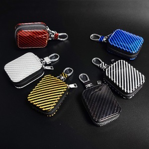 Estuche de fibra de carbono para AirPods con cremallera, ligero y anticaídas, con llavero. - Product Image 1