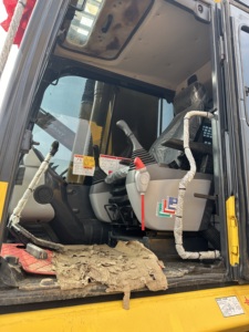 Máquina Excavadora Komatsu PC240 de Segunda Mano, Eficiente en Consumo de Combustible, Perfecta para Construcción de Carreteras, Despeje de Terrenos, Demolición y Minería de Piedra - Product Image 6