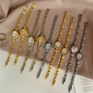 CHISTE 02 Orologio da Polso Minimalista Ovale per Donna, Stile Artistico Retrò <span class=keywords><strong>Vintage</strong></span>, Lusso Discreto, Movimento al Quarzo di Alta Gamma, Numeri Romani - Product Image 5