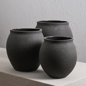 Vase de table en céramique rustique texturée, pot antique blanc, art déco, fait à la main, écologique, pot de fleurs pour mariage - Product Image 1