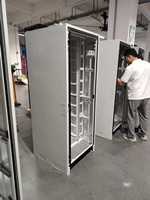 Armoire de serveur extérieure sur mesure en tôle pour centre de données, avec serrure, pour le stockage de télécommunications