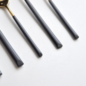 <span class=keywords><strong>Restaurante</strong></span> al por mayor elegante mango negro cubiertos de oro conjuntos de cubiertos de acero inoxidable para <span class=keywords><strong>la</strong></span> boda - Product Image 5
