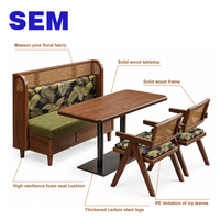 Ensemble table et chaises de restaurant SEM, structure en bois massif, dossier en rotin, tissu floral, mobilier de restaurant en gros