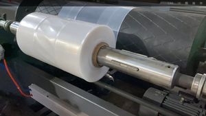 Mesin Ekstrusi Film Tiup Tiga Lapis ABA Otomatis Rotary Die dengan Double <span class=keywords><strong>Re</strong></span>-Winder Mesin Pembuat Film Tiup ABA - Product Image 6