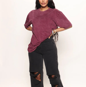 T-shirt da <span class=keywords><strong>donna</strong></span> girocollo 100% cotone stampata a <span class=keywords><strong>maniche</strong></span> <span class=keywords><strong>corte</strong></span> con spalle scese, vestibilità ampia, con dettagli ricamati a quadri/punti e bottoni - Product Image 2