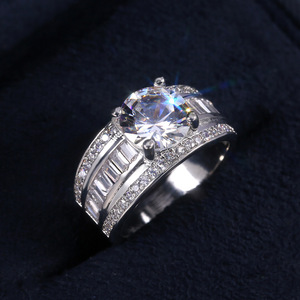Anello da Donna con Zirconia Cubica, Accessorio di Gioielleria alla Moda - Product Image 2