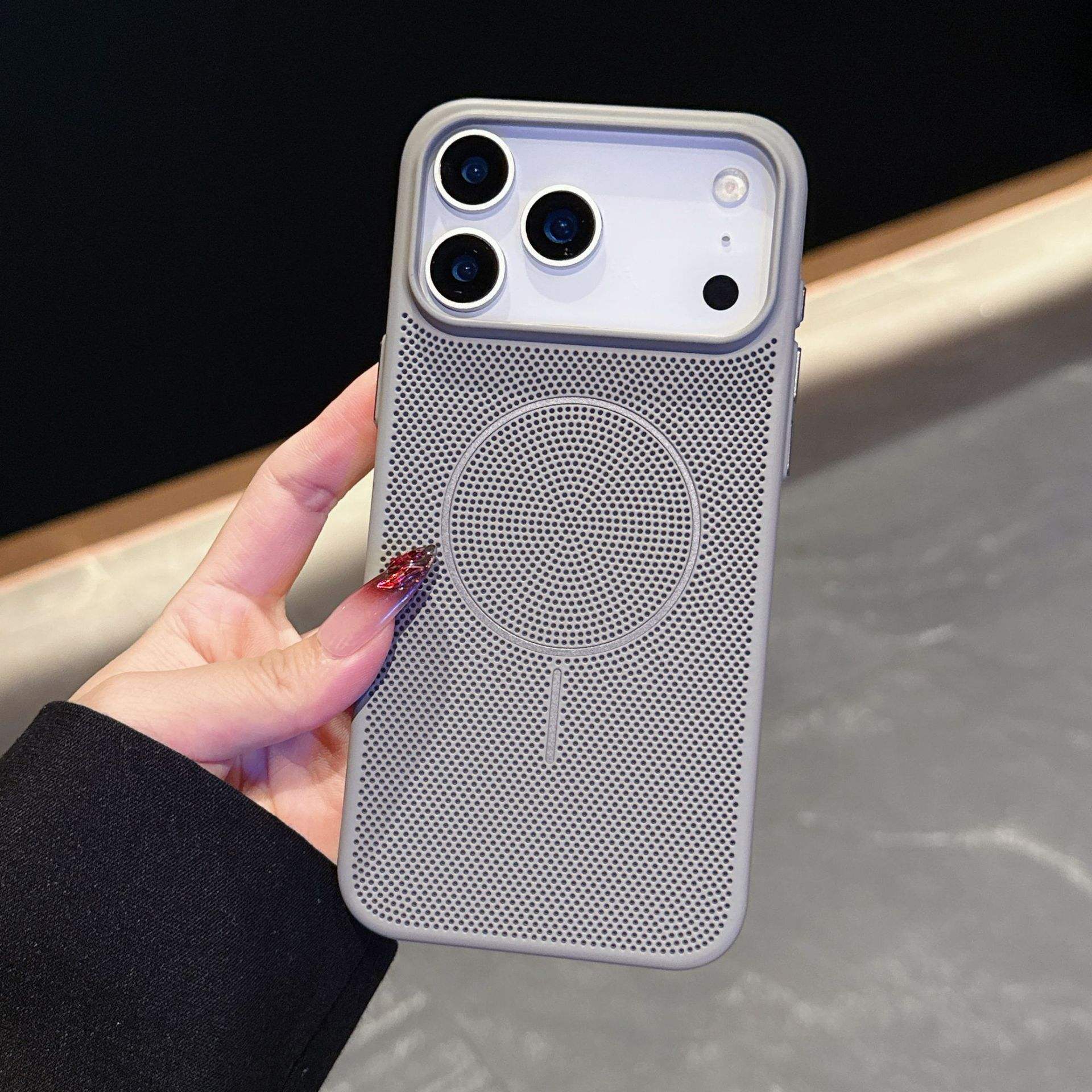 สีเทาไทเทเนียม