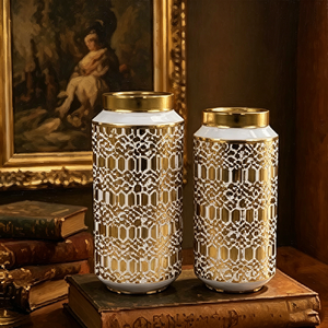 Juego de Jarrones de Cerámica con Encaje Geométrico Dorado de Lujo, Jarrones Decorativos Cilíndricos Blancos con Baño de Oro para Adorno de Mesa - Product Image 1