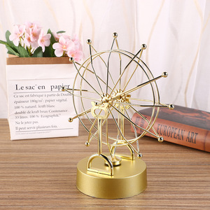 Ornement de bureau à mouvement perpétuel, Roue Ferris en métal avec lumière LED, Planète orbitale, Statue d'art cinétique plaquée or, Alimenté par piles - Product Image 6