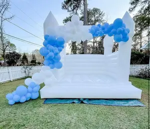 Castelo inflável de salto branco para casamento, casa comercial de luxo branca