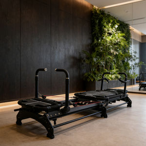 Machine de Pilates Megaformer multifonction en aluminium pour femmes, utilisation en studio de Pilates, mise en forme du <span class=keywords><strong>corps</strong></span> <span class=keywords><strong>et</strong></span> sculpture holistique - Product Image 2