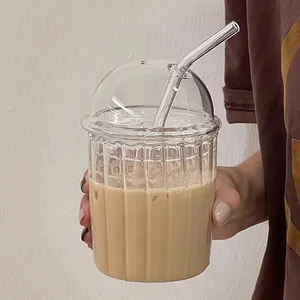 Gelas minum bergaris kapasitas besar cangkir kaca berwarna cangkir teh bening cangkir kopi dengan sedotan dan tutup