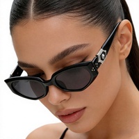 Kacamata Hitam Cat-Eye Baru Aksen Berlian Mewah Gaya Eropa-Amerika Modis Lintas Negara Mengemudi UV400 Bingkai Penuh Unisex