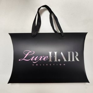 Sac cadeau rose avec impression feuille d'argent, poignée en satin noir, logo personnalisé, emballage de luxe pour perruques, boîtes en papier type sac à main - Product Image 1