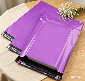Sobres de polietileno de color resistentes a desgarros para manipulación intensa, distribución y entrega de paquetes urgentes. - Product Image 1