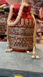 Handicraft Collection Mujer Classy Zari & Tikli Work Silk Potli al mejor precio Bolsa Favor DE BODA Regalo de devolución para invitados - Product Image 2