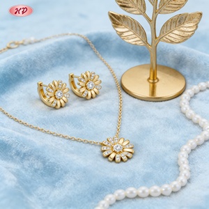เครื่องประดับเฮงเตี้ยน ต่างหูห่วงรูปดอกเดซี่ชุบทอง 18K และจี้ ชุดเครื่องประดับแฟชั่นขายส่ง สำหรับผู้หญิง ลุคฤดูใบไม้ผลิ/เดท/ปาร์ตี้ - Product Image 3