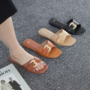 Sandales décontractées légères pour femmes à bout ouvert, avec boucle décorative, respirantes, pour l'été, intérieur et extérieur, en métal, marque privée - Product Image 1