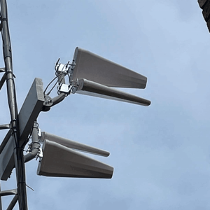 Antenne à gain élevé 12dBi 698-2700MHz pour communication 4G/5G - Product Image 1