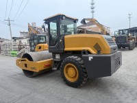Rouleau compresseur vibrant à tambour unique de 8 tonnes XS85J avec système d'arrosage pour la vente en Chine