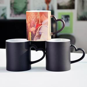 Taza de Cerámica con Asa en Forma de Corazón que Cambia de Color, Taza de Porcelana Negra para Regalo de Boda - Product Image 1
