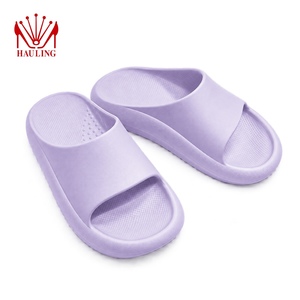 Pantuflas ligeras de plataforma EVA con suela gruesa amortiguadora, impermeables y antideslizantes para el hogar y la playa. - Product Image 2