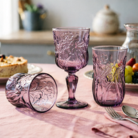 Europese vintage machinaal geperste geëmbosseerde glazen, kleurrijke gegraveerde tumbler glazen, kelken & waterglazen voor feesten