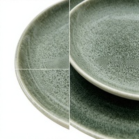 Ensemble d'assiettes à dîner en céramique EKA vert forêt, finition brillante mouchetée, design rond moderne, résistant aux éclats, empilable, élégant pour la salle à manger