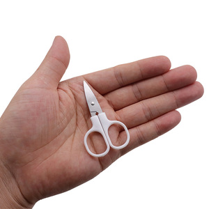 Mini ciseaux à fil en acier inoxydable 2,5 pouces avec manche blanc pour travaux manuels et couture - Product Image 1