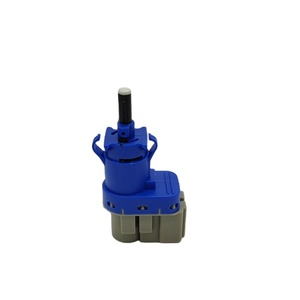 Interruptor de Pedal de Luz de Freno 4838697 para <span class=keywords><strong>Mazda</strong></span> 2 <span class=keywords><strong>3</strong></span> 5 6 CX-<span class=keywords><strong>3</strong></span> CX-30 CX-5 <span class=keywords><strong>2007</strong></span> en Adelante SW6559 8T4T9G854AA 8T4Z13480A 31264377 BN7N-66-490 - Product Image 3