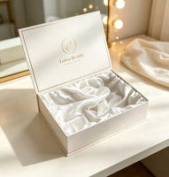 Boîte cadeau magnétique vert menthe avec logo feuille d'argent, boîte rigide, doublure satinée blanche, emballage pour produits de soin à base de plantes, pelliculage mat, éponge